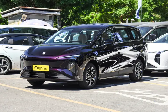Dongfeng V6 2026 — купить из Китая под заказ