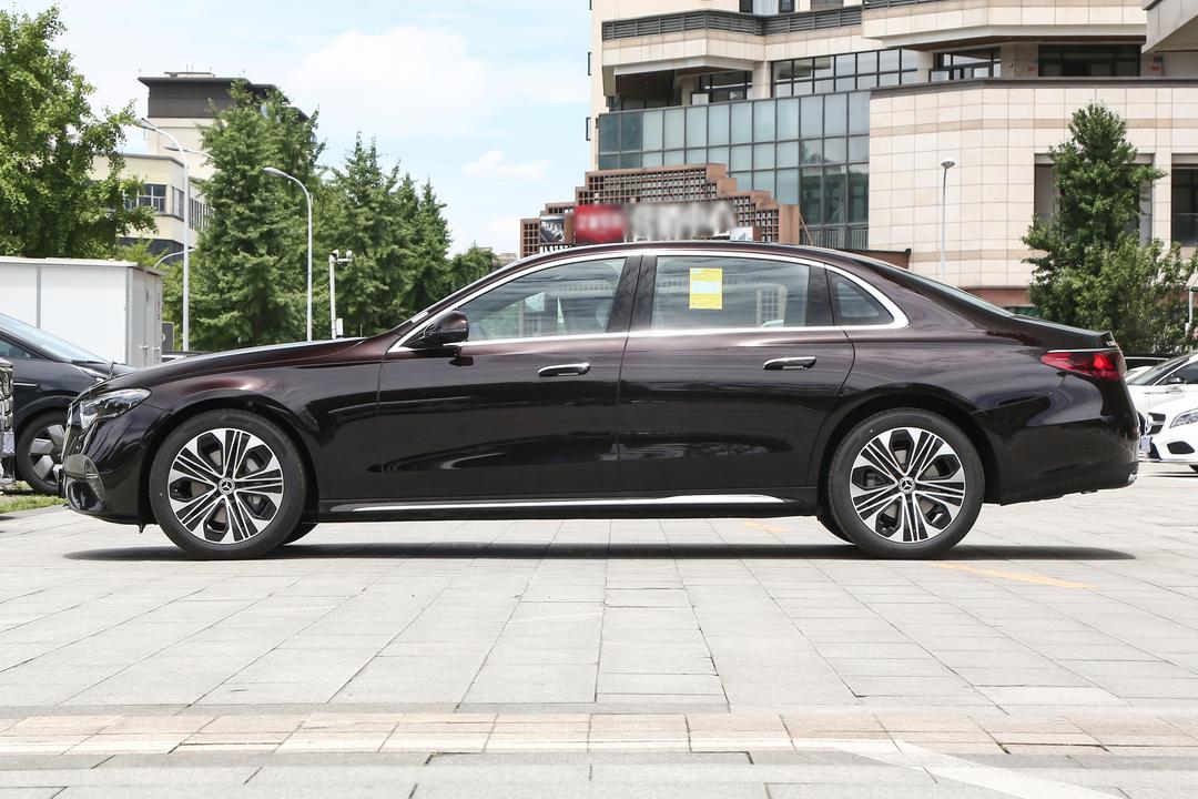 Mercedes-Benz E-Class 2026, фото 4