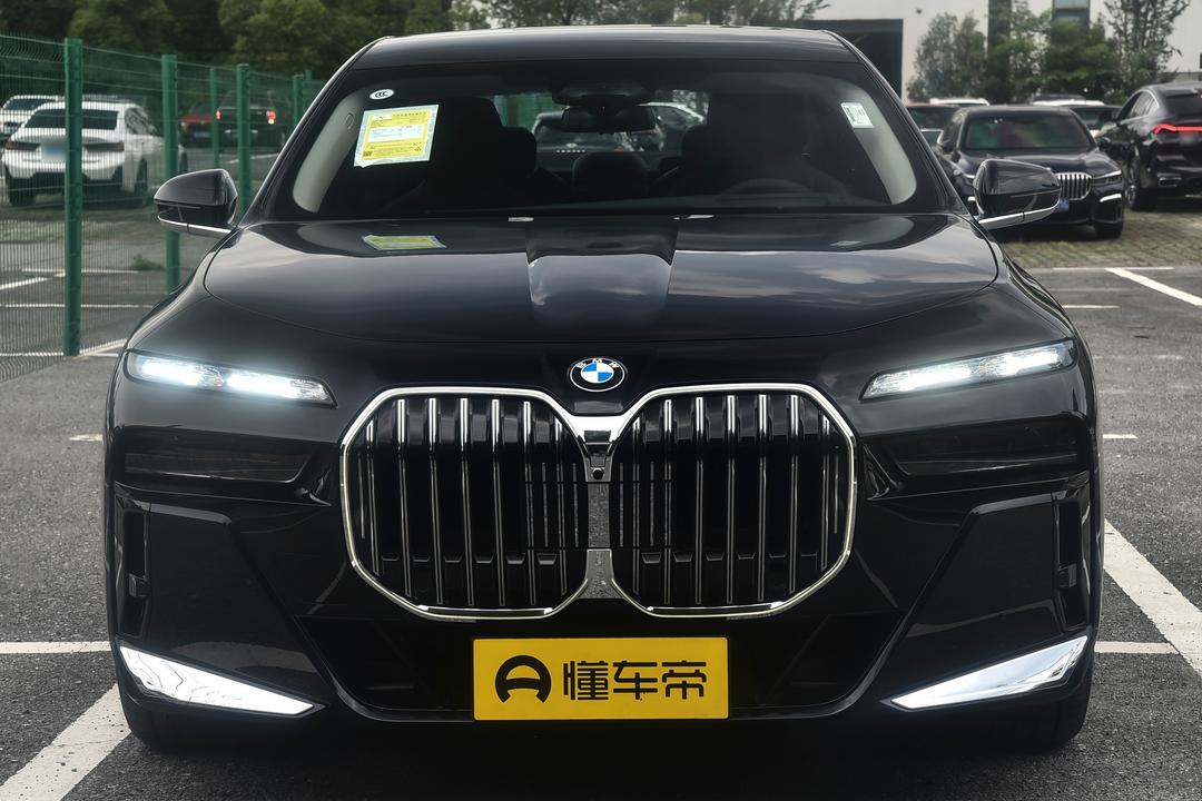 BMW 7-Series 2026, фото 12