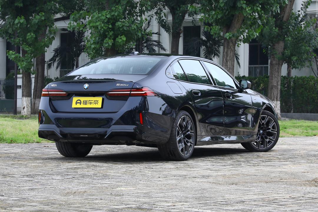 BMW 5 Series 2026, фото 7