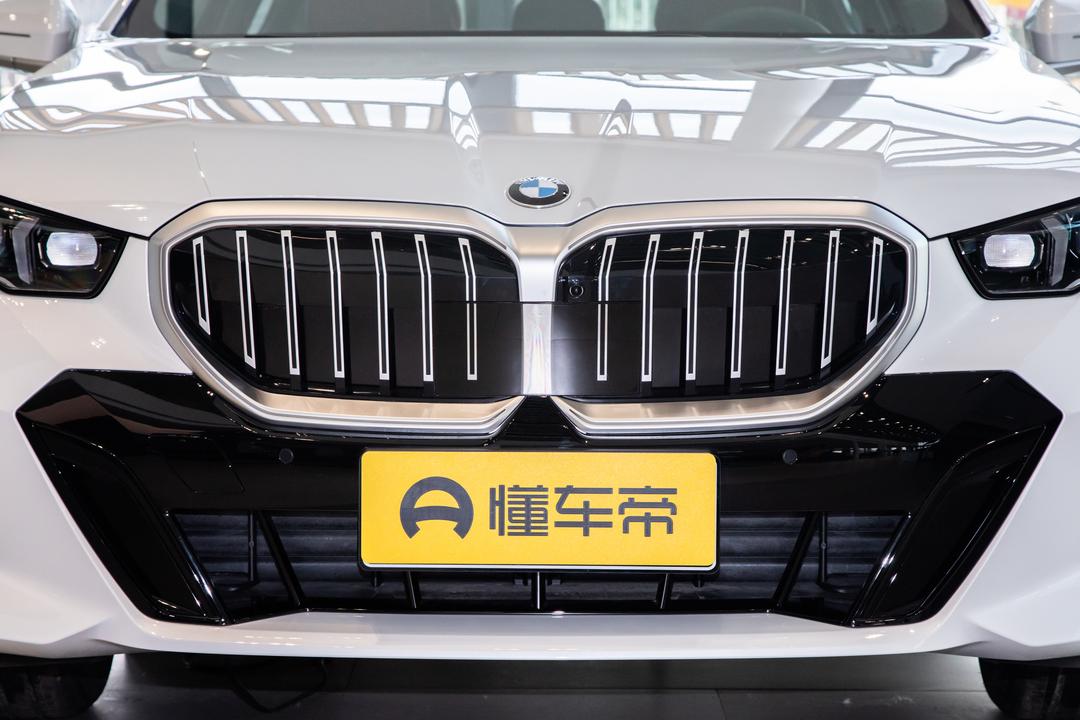 BMW 5 Series 2026, фото 10