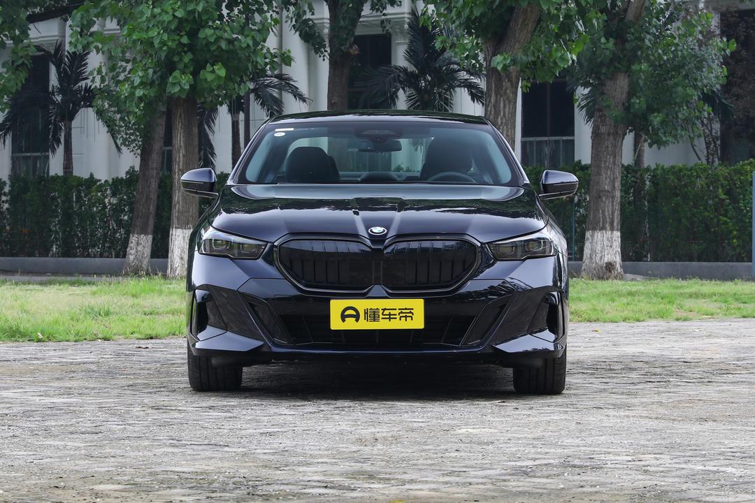 BMW 5 Series 2026, фото 2