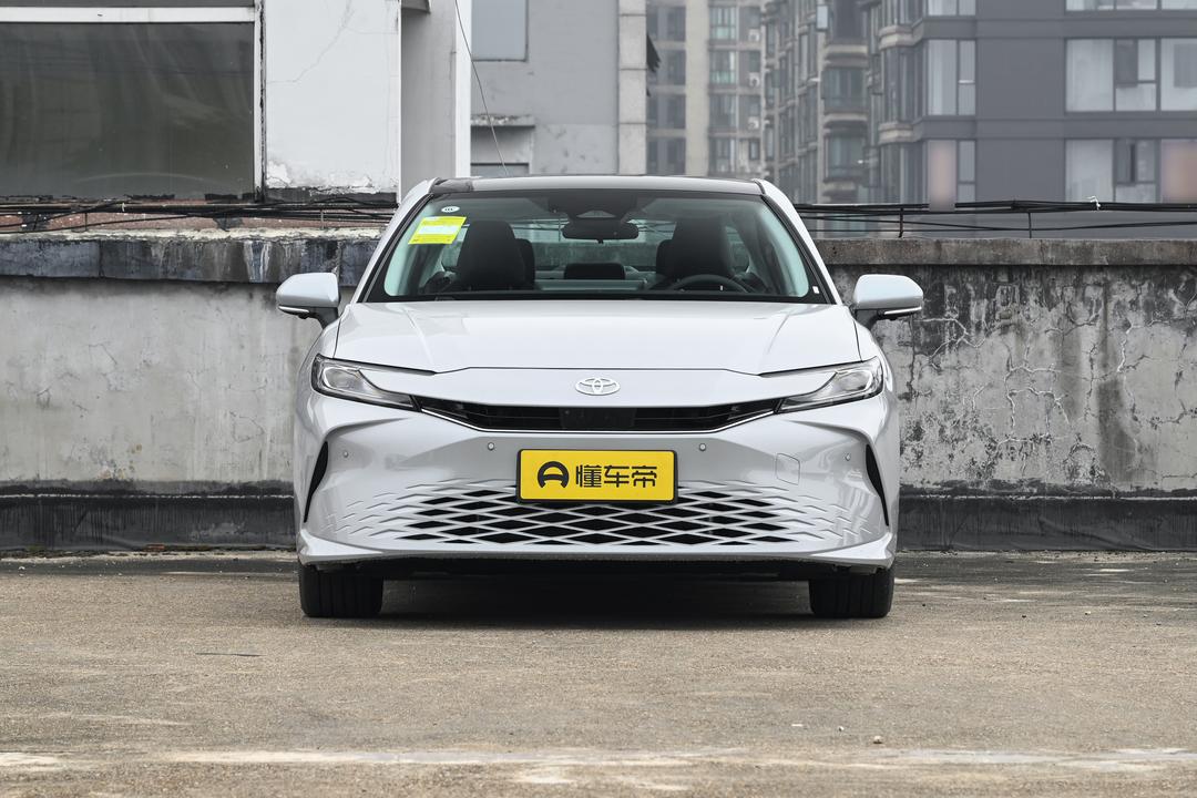 Toyota Camry 2026, фото 2
