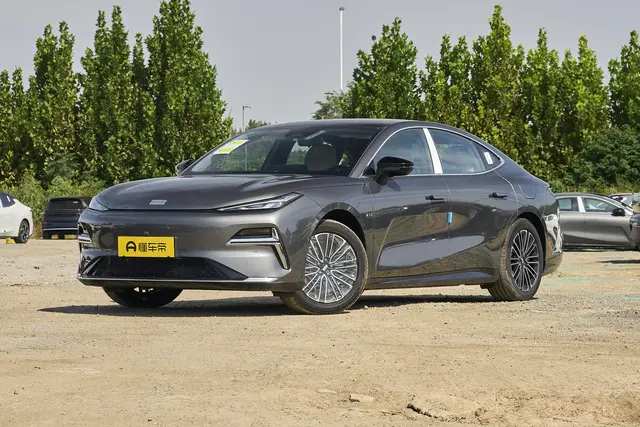 Geely Starlight 8 PHEV 2026 — купить из Китая под заказ