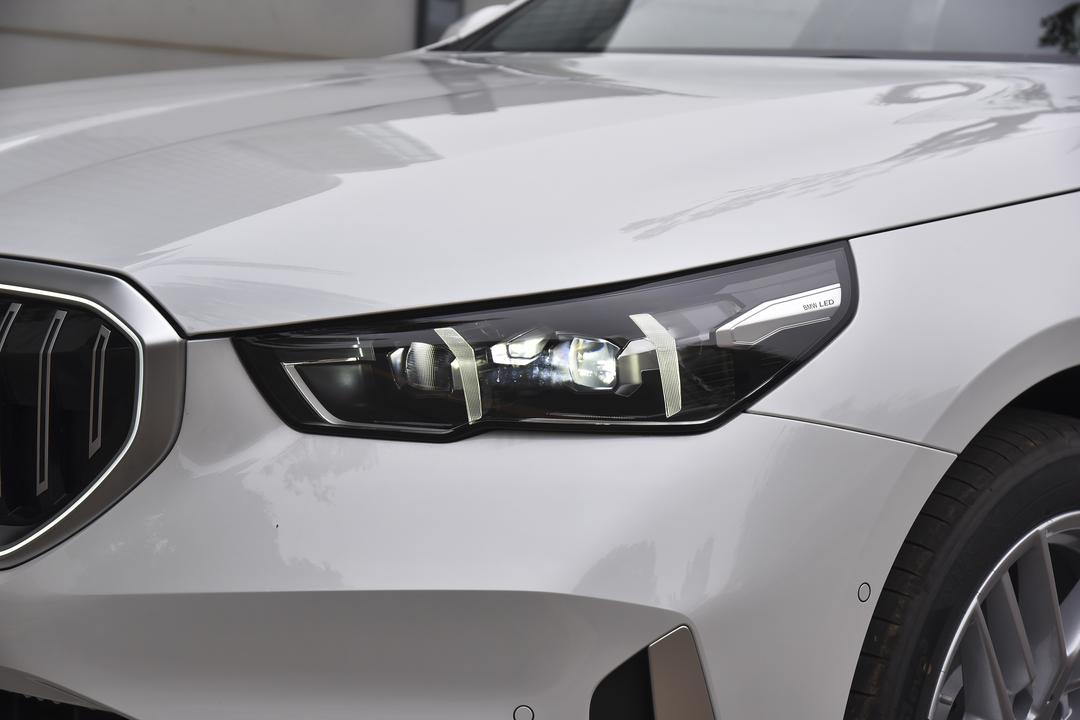 BMW 5 Series 2026, фото 13