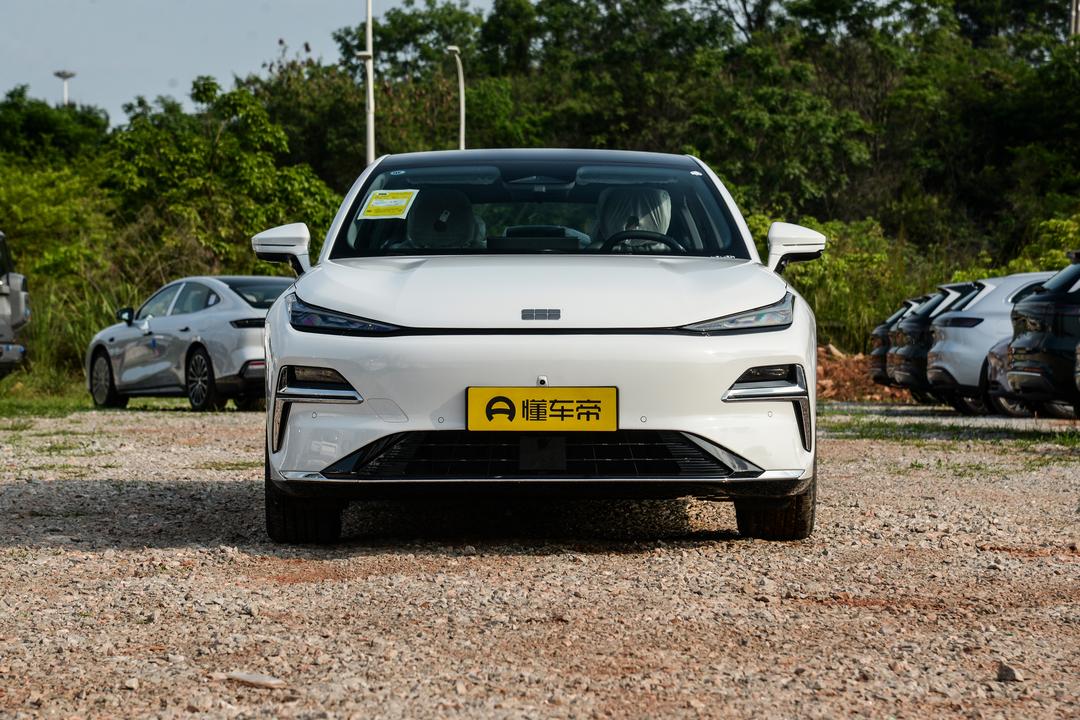 Geely Starlight 8 PHEV 2026, фото 2