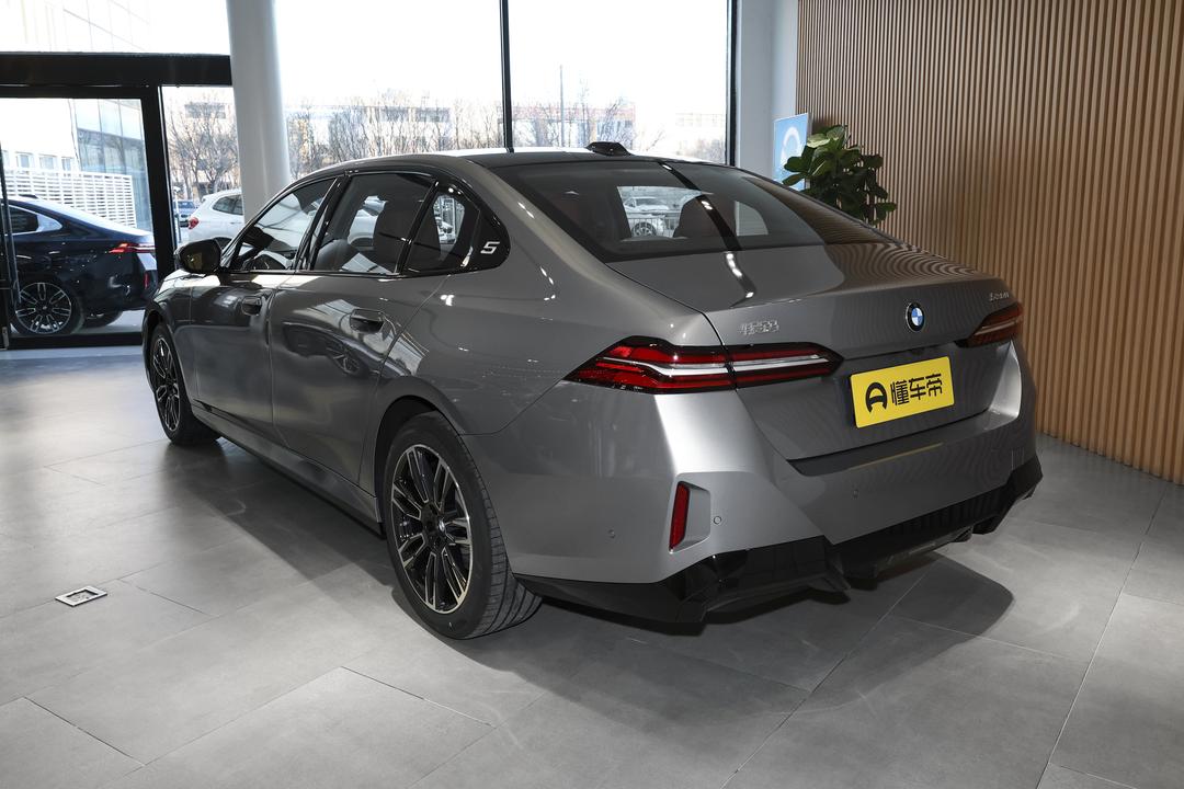 BMW 5 Series 2026, фото 5