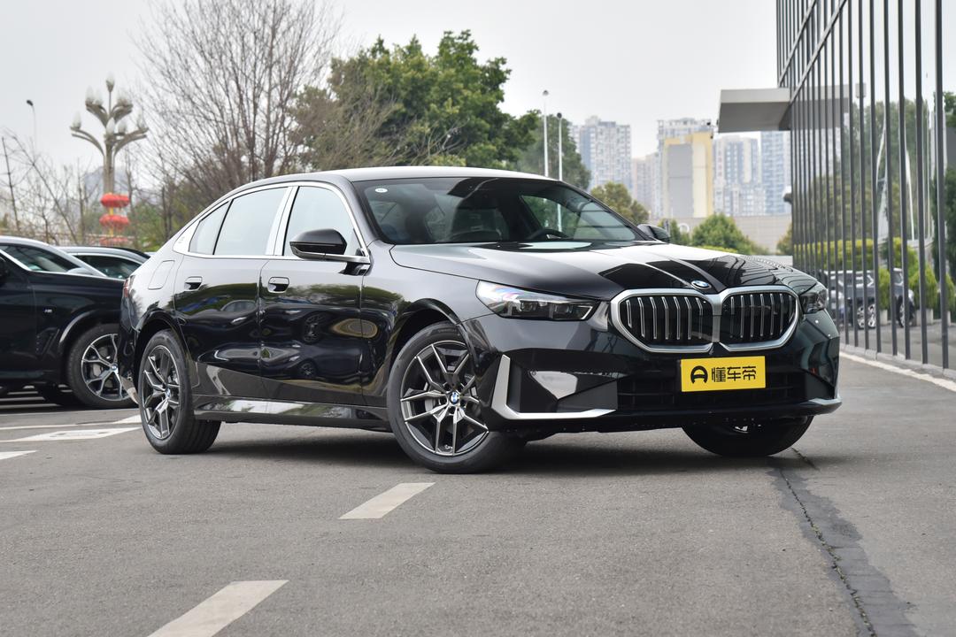 BMW 5 Series 2026, фото 3
