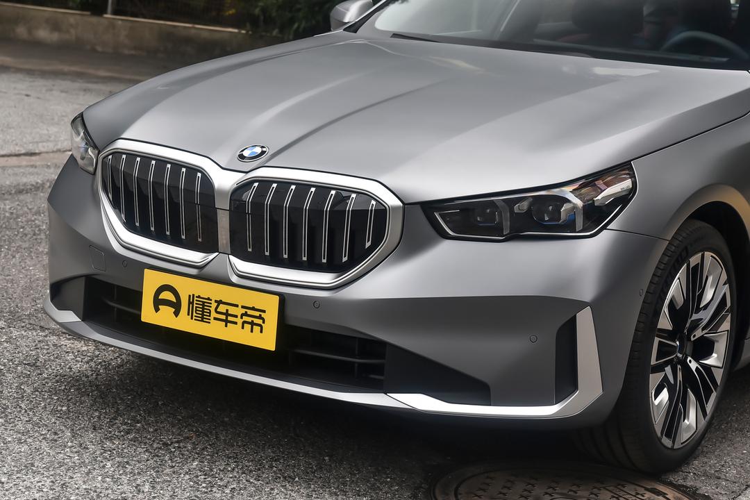 BMW 5 Series 2026, фото 9