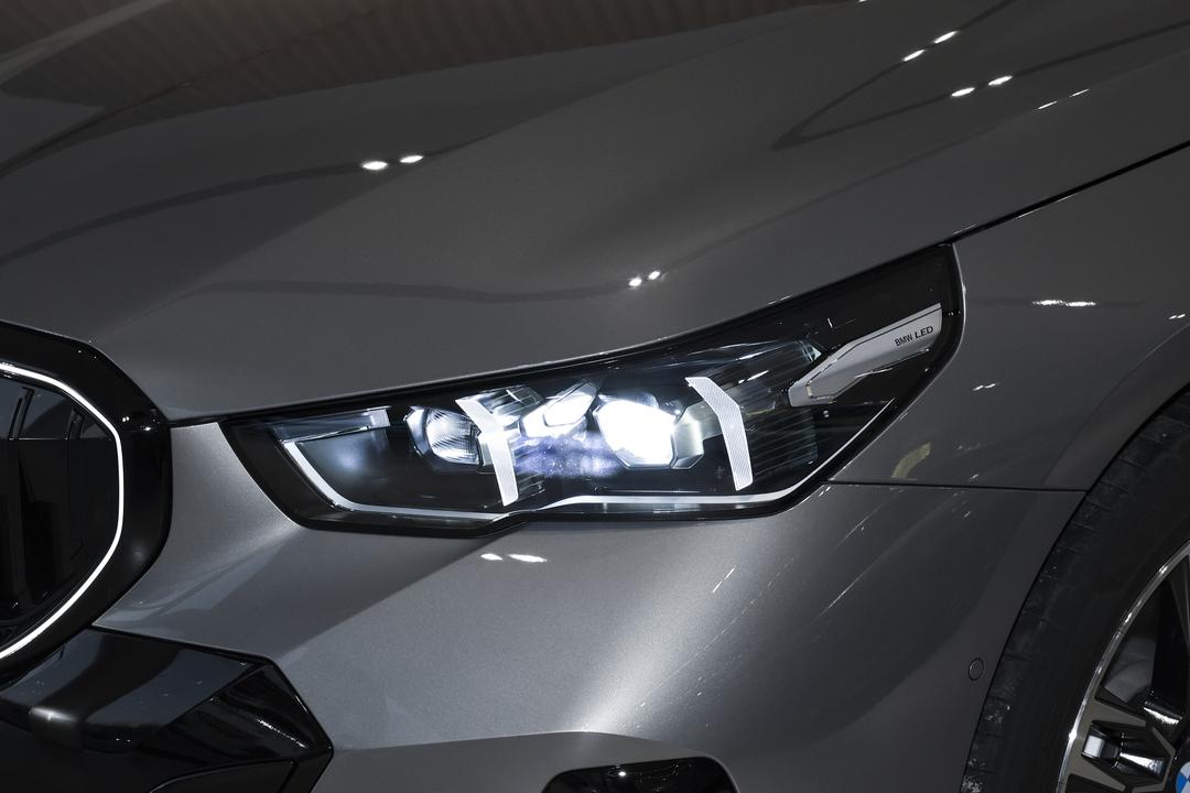 BMW 5 Series 2026, фото 14