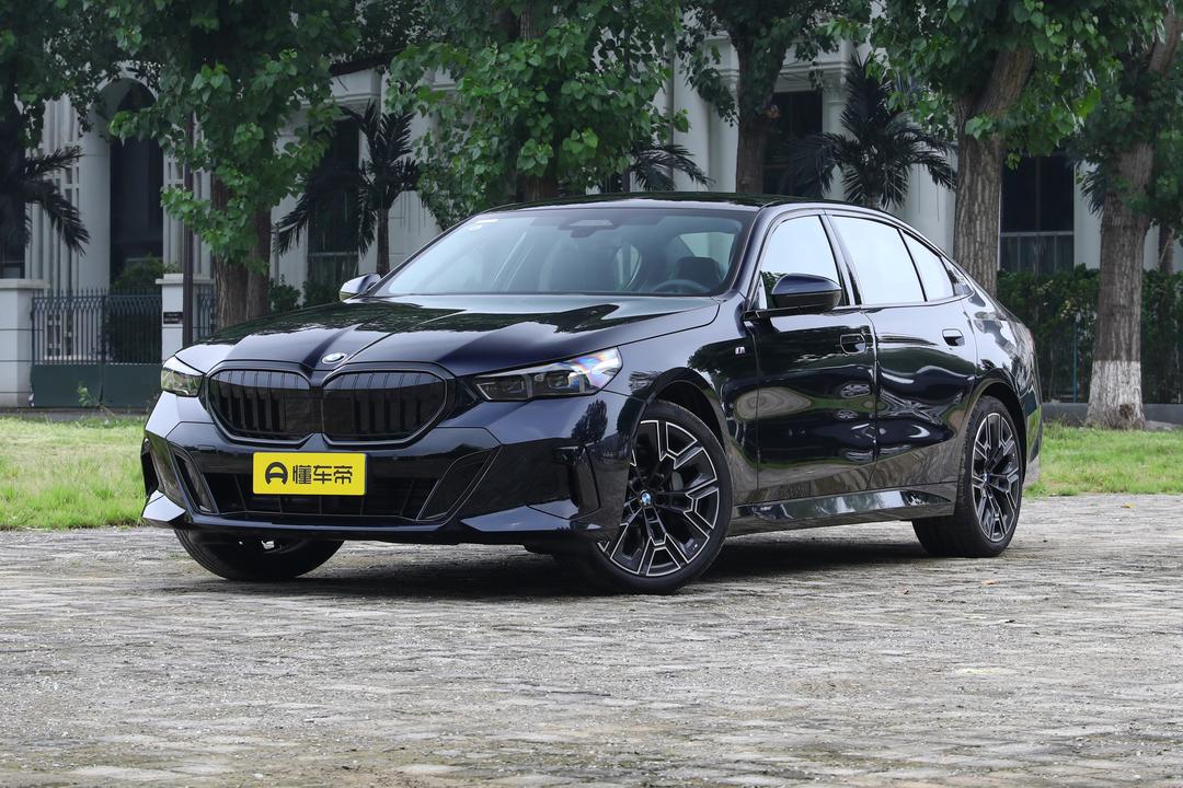 BMW 5 Series 2026, фото 1
