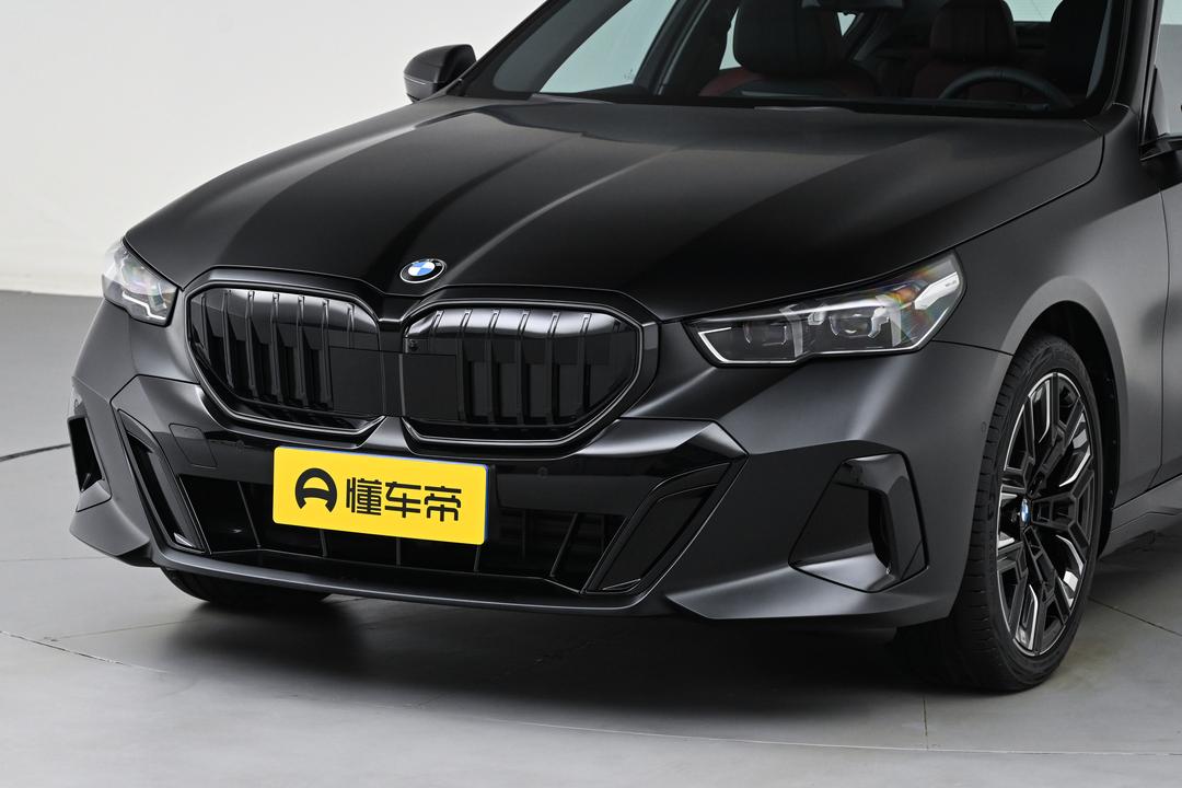 BMW 5 Series 2026, фото 9