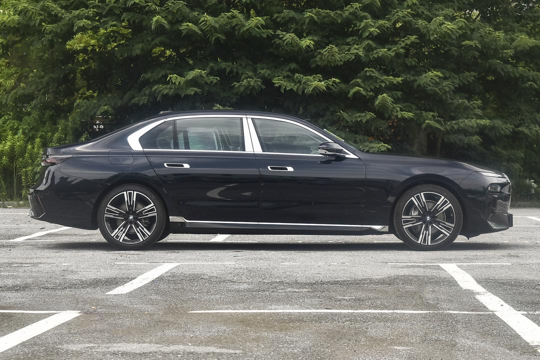 BMW 7-Series 2026, фото 8