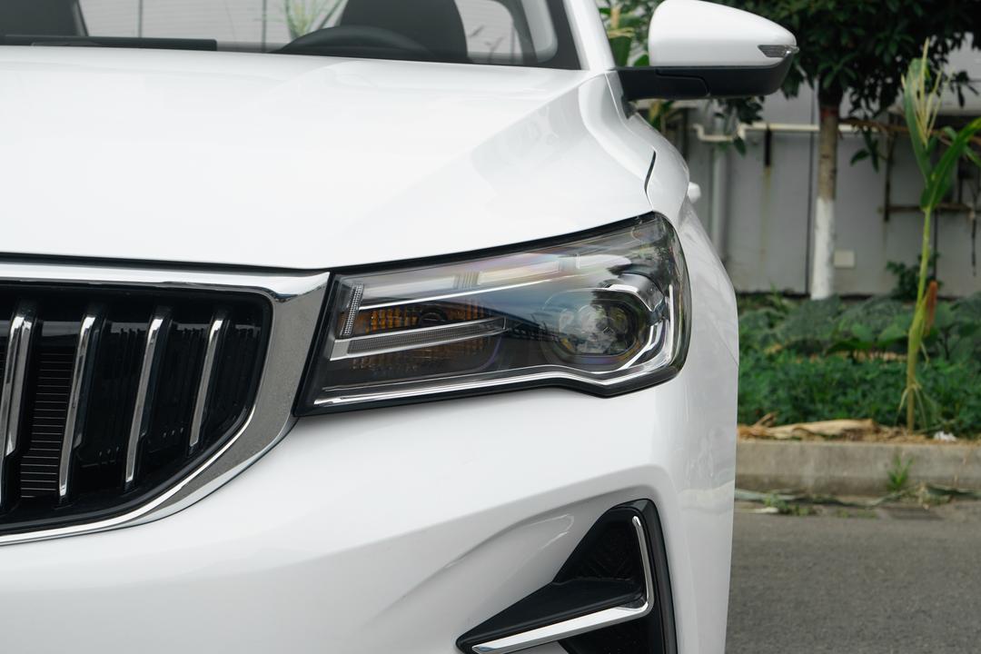Geely Emgrand 2026, фото 11