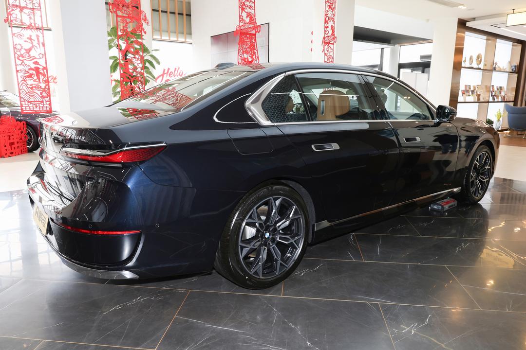 BMW 7-Series 2026, фото 8
