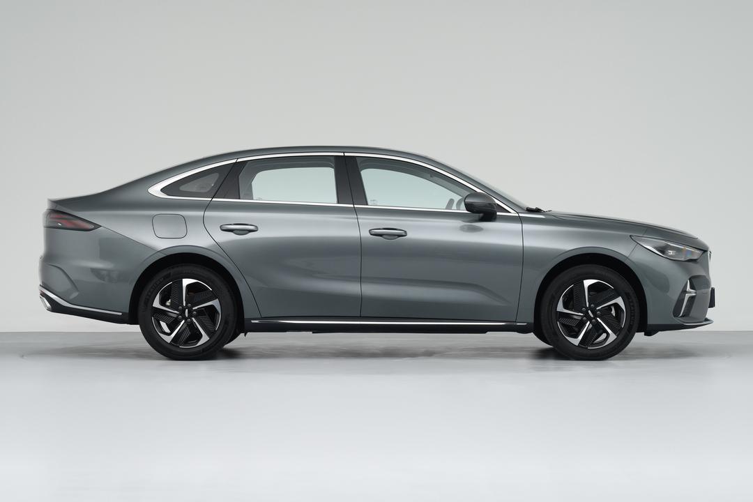 Geely Emgrand 2026, фото 8