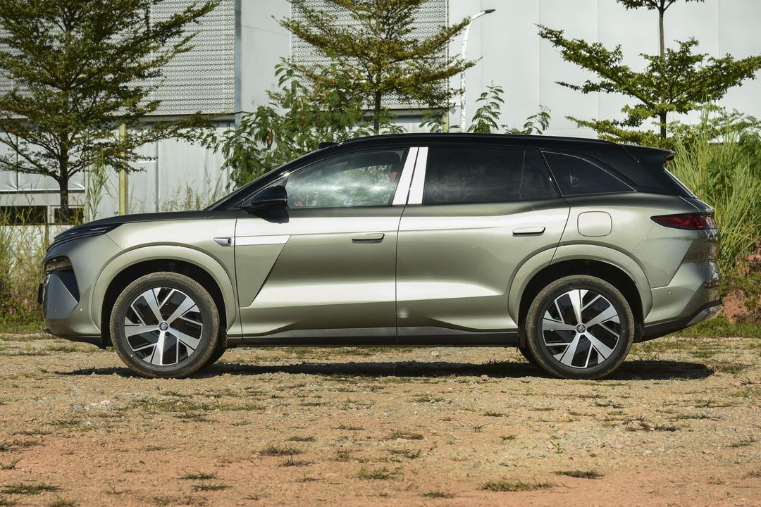BYD Tang L EV 2026, фото 4