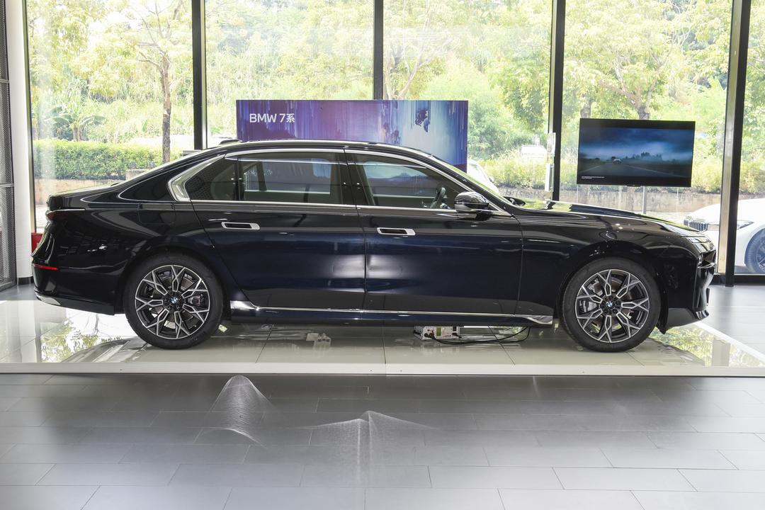 BMW 7-Series 2026, фото 8