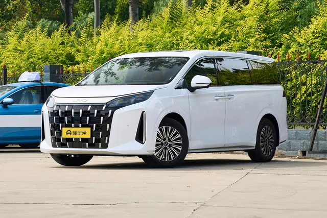BYD M9 2026 — купить из Китая под заказ