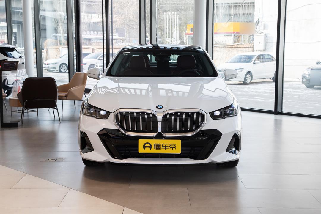 BMW 5 Series 2026, фото 2