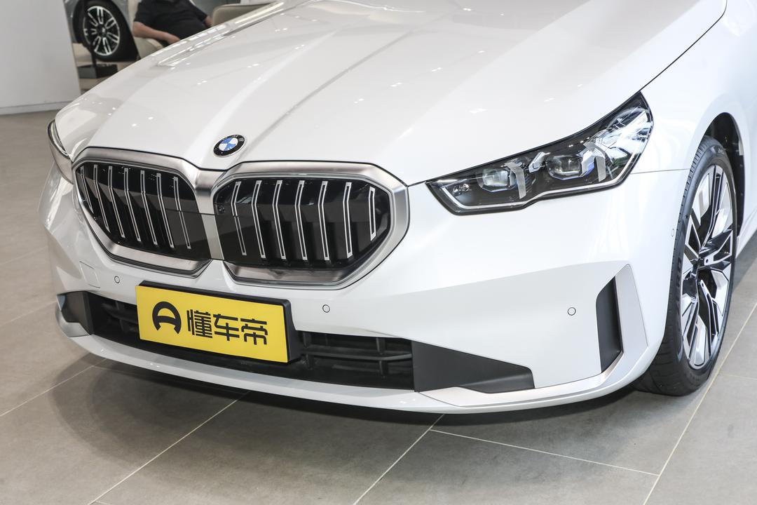 BMW 5 Series 2026, фото 8