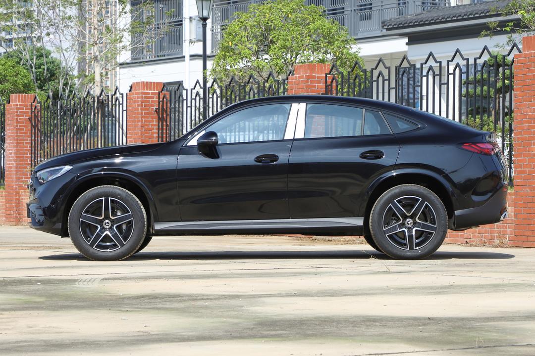 Mercedes-Benz GLC Coupe 2026, фото 4