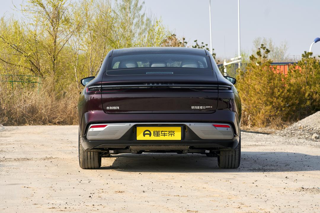 Geely Starlight 8 PHEV 2026, фото 6