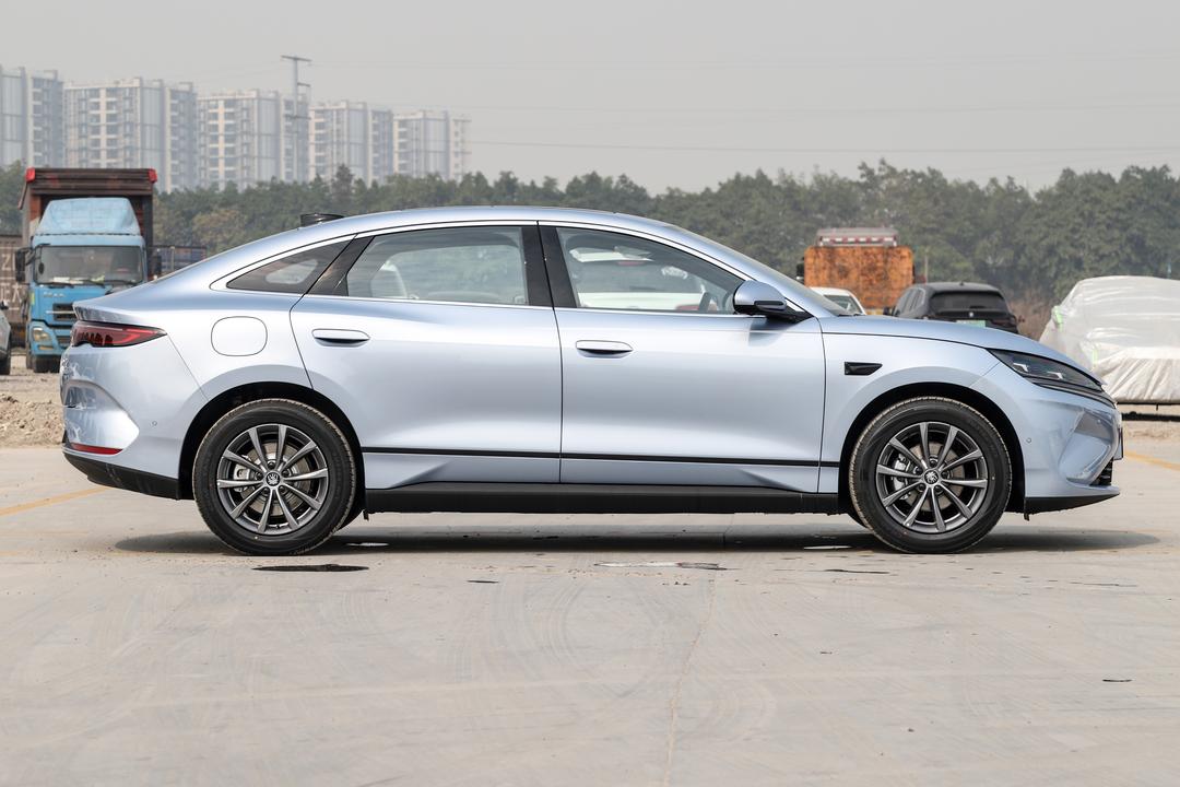 BYD Qin L EV 2026, фото 8