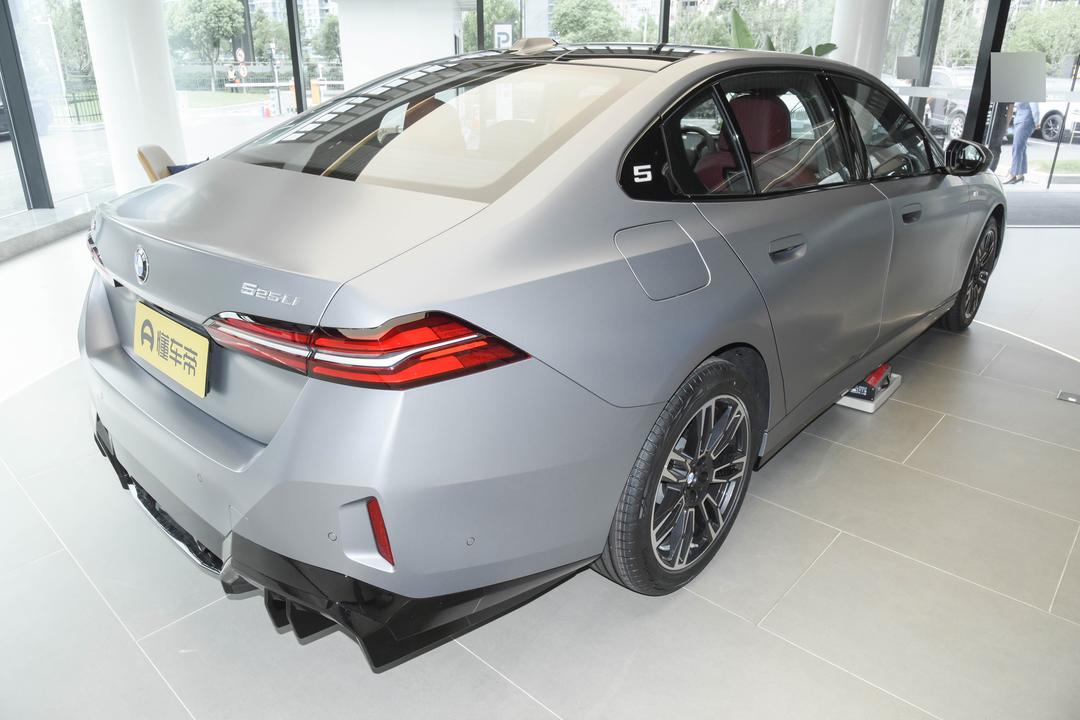 BMW 5 Series 2026, фото 7