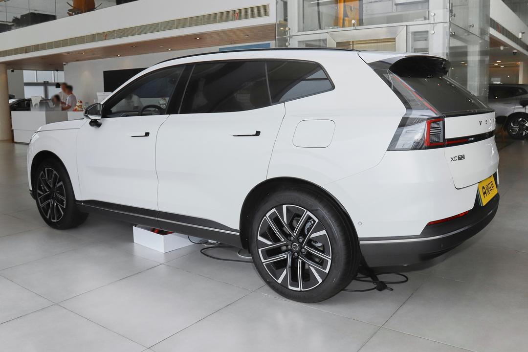 Volvo XC70 2026, фото 4