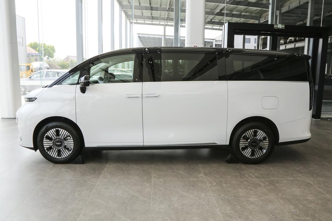 Geely Yizhen L380 2026, фото 4