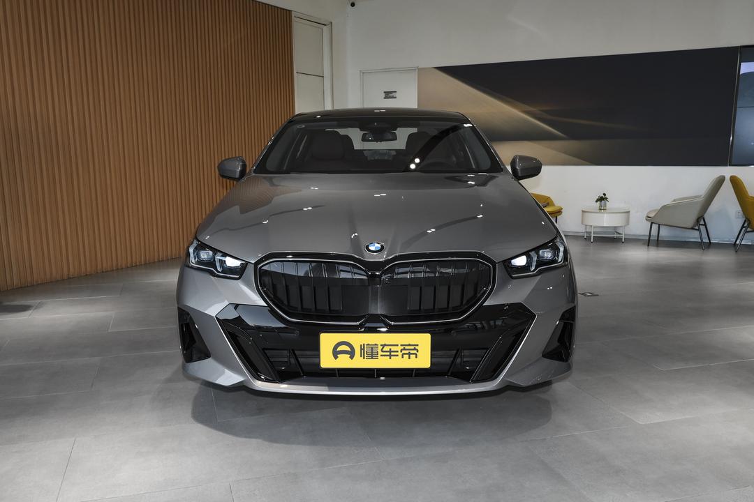 BMW 5 Series 2026, фото 2
