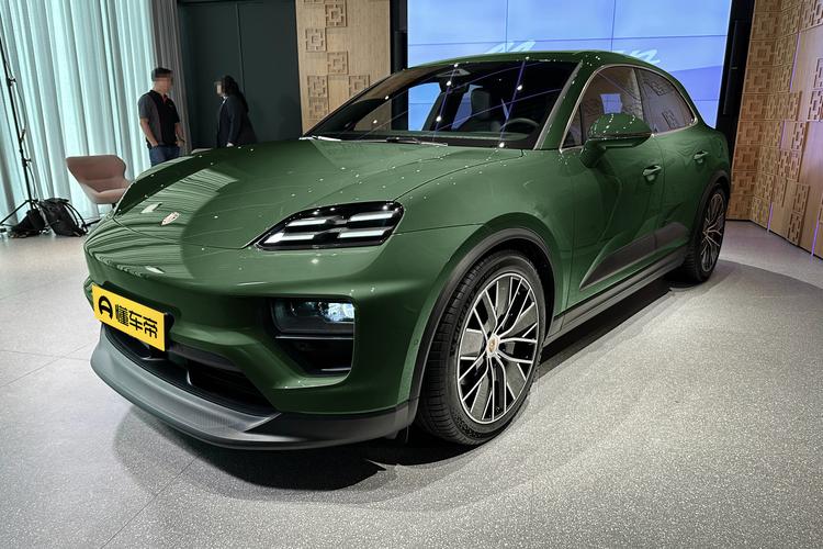 2024 Macan 4