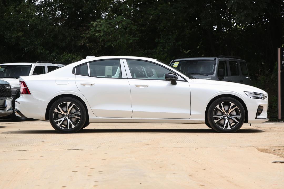 Volvo S60 2026, фото 8