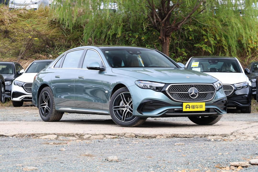 Mercedes-Benz E-Class 2026, фото 3