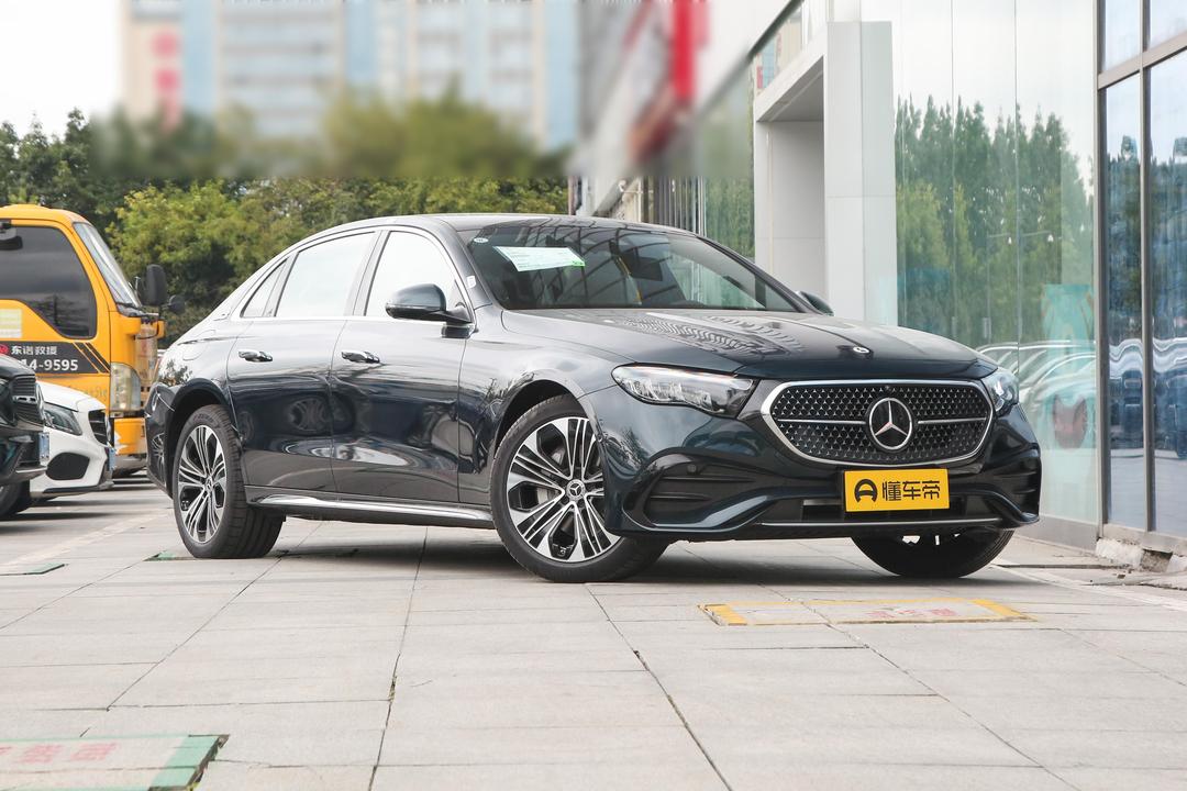 Mercedes-Benz E-Class 2026, фото 3
