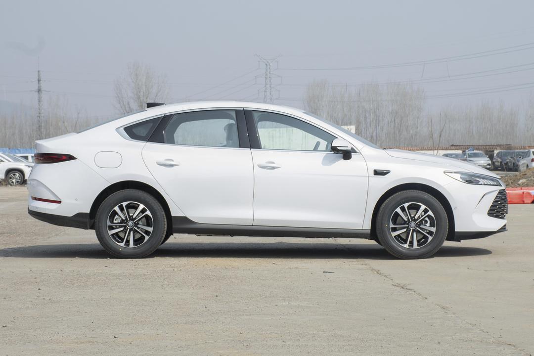 BYD Qin PLUS DM 2026, фото 8