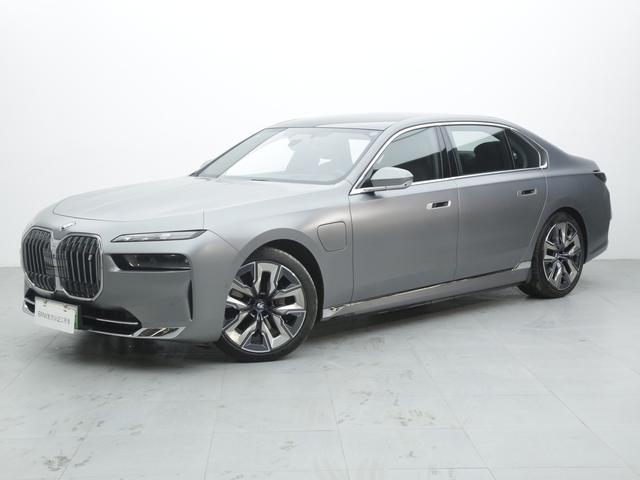 BMW i7 2023 года выпуска