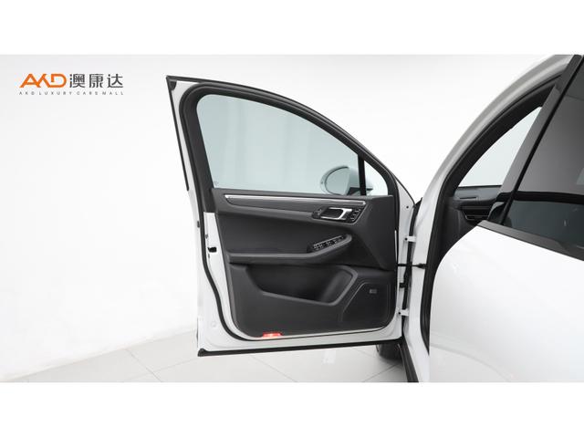 Porsche Macan 2022 Macan 2.0 T — фото 9
