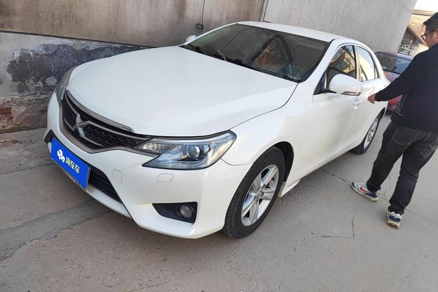 Toyota Mark X 2013 года выпуска