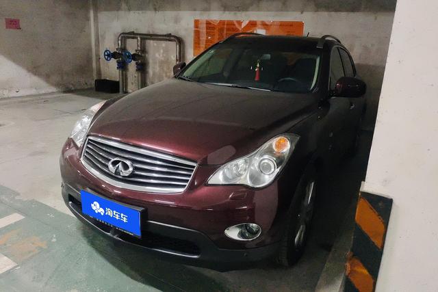 Infiniti QX50 2013 года выпуска