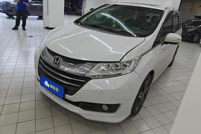 Honda Odyssey 2015 года выпуска