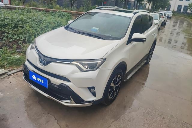 Toyota RAV 4 2016 года выпуска