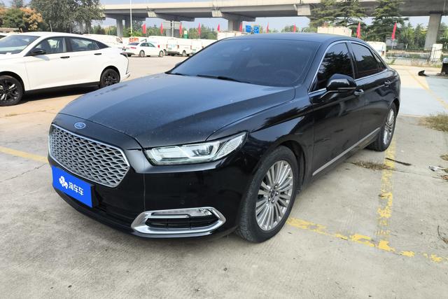 Ford Taurus 2017 года выпуска