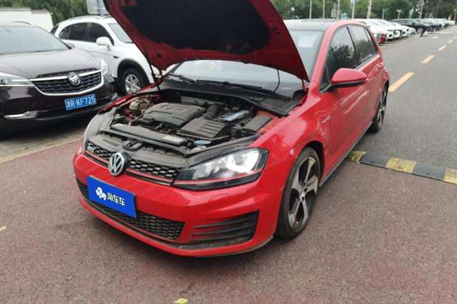 Volkswagen Golf GTI 2016 года выпуска
