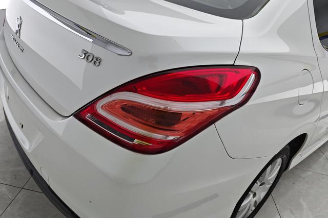 Peugeot 308 2014 — фото 13