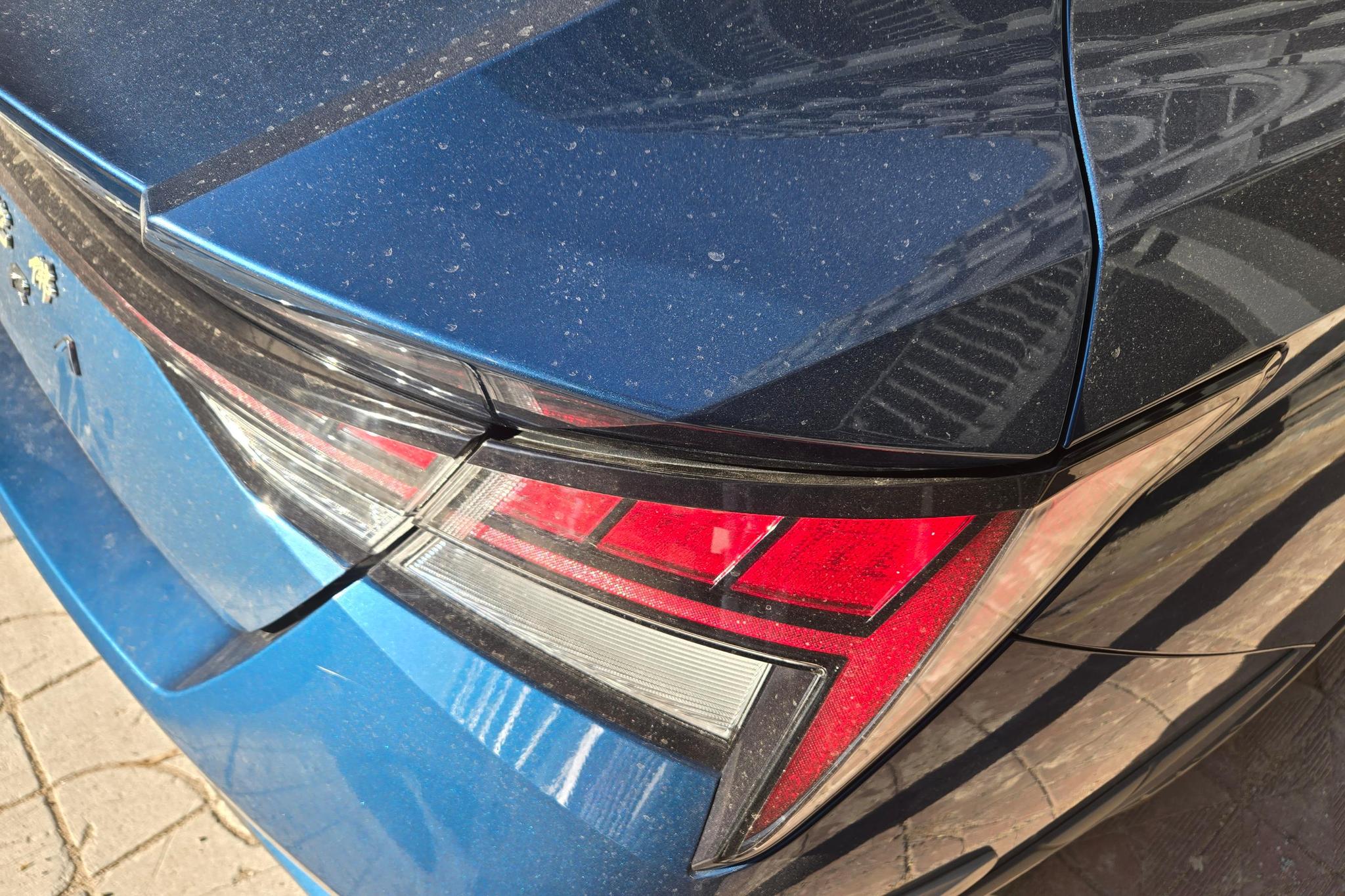 Hyundai Elantra 2021 1.5L CVT LUX Luxury