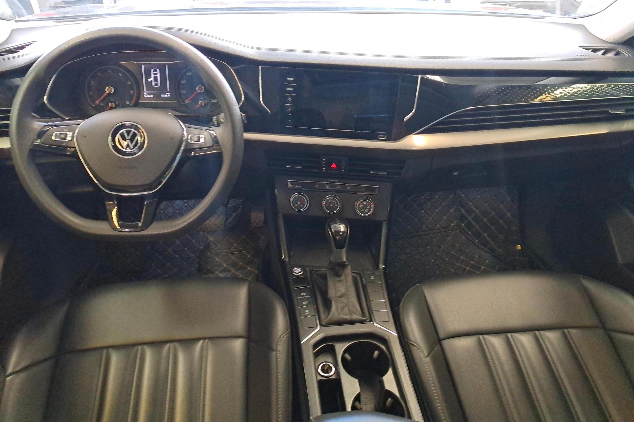 Volkswagen Passat id 4438409 из Китая 14