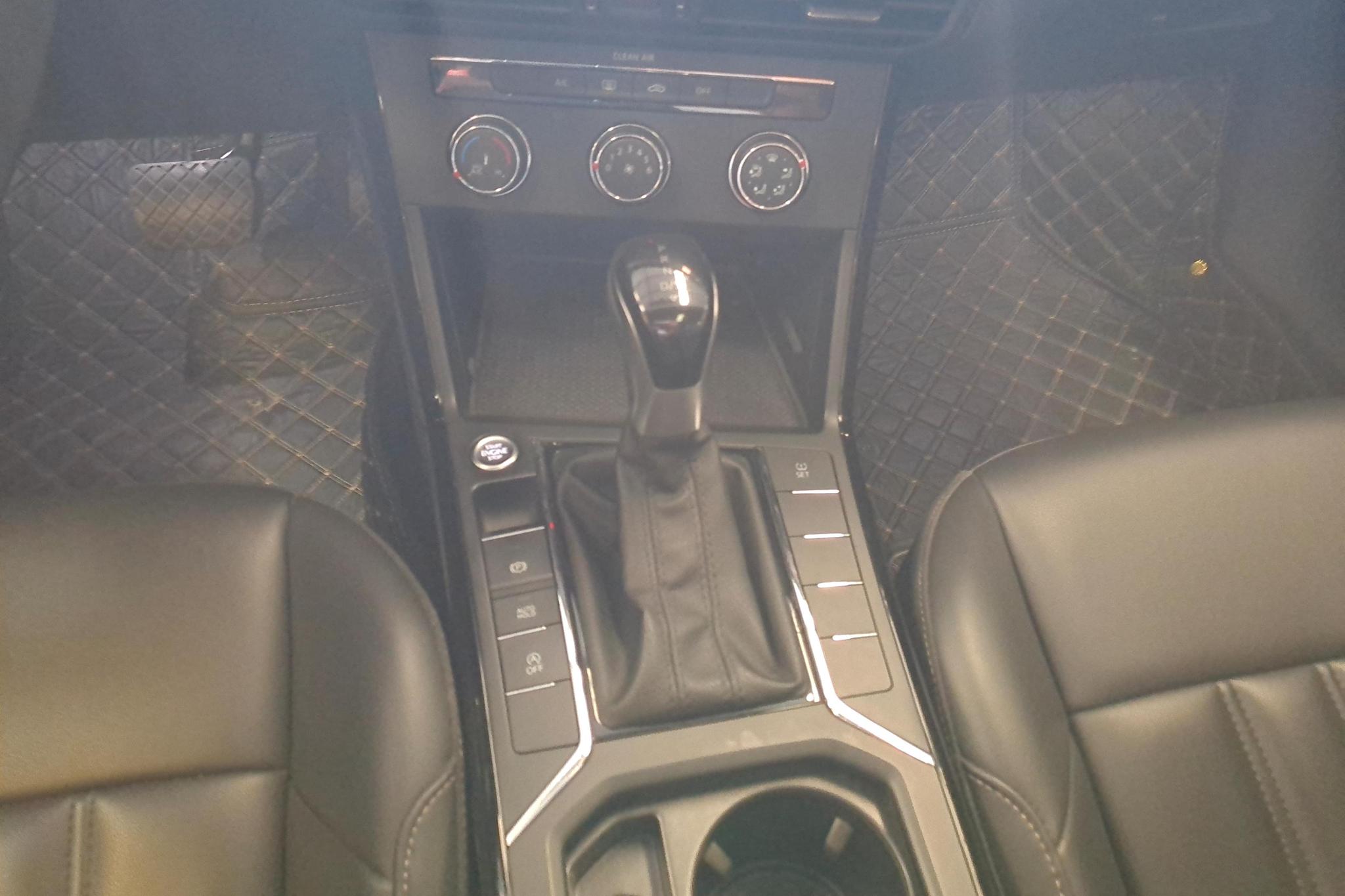 Volkswagen Passat id 4438409 из Китая 16