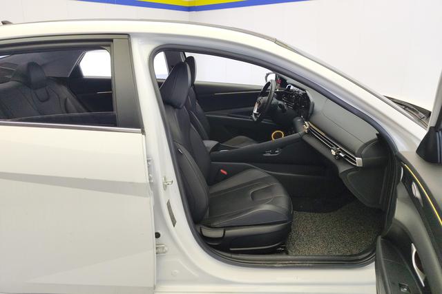 Hyundai Elantra 2021 1.5 L CVT LUX — фото 16
